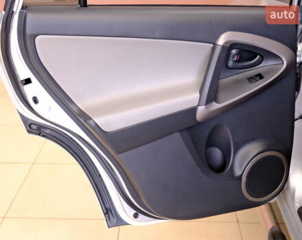 Сірий Тойота РАВ 4, об'ємом двигуна 2.36 л та пробігом 164 тис. км за 9900 $, фото 26 на Automoto.ua