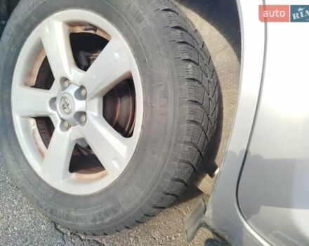 Сірий Тойота РАВ 4, об'ємом двигуна 2 л та пробігом 196 тис. км за 9100 $, фото 25 на Automoto.ua