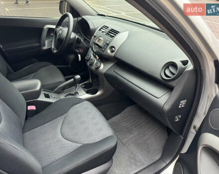 Серый Тойота РАВ 4, объемом двигателя 2 л и пробегом 185 тыс. км за 9600 $, фото 14 на Automoto.ua