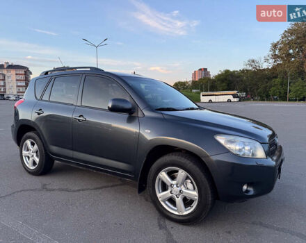 Серый Тойота РАВ 4, объемом двигателя 2 л и пробегом 260 тыс. км за 8700 $, фото 2 на Automoto.ua