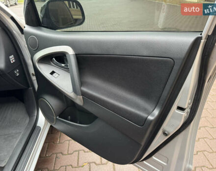 Серый Тойота РАВ 4, объемом двигателя 2 л и пробегом 185 тыс. км за 9600 $, фото 16 на Automoto.ua