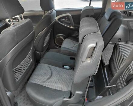 Сірий Тойота РАВ 4, об'ємом двигуна 2 л та пробігом 170 тис. км за 8699 $, фото 40 на Automoto.ua
