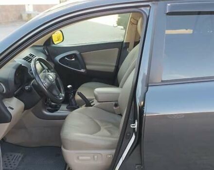 Серый Тойота РАВ 4, объемом двигателя 2.2 л и пробегом 255 тыс. км за 11500 $, фото 17 на Automoto.ua