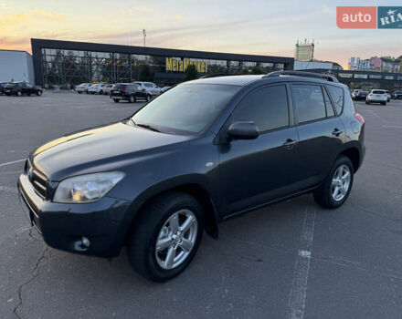 Серый Тойота РАВ 4, объемом двигателя 2 л и пробегом 260 тыс. км за 8900 $, фото 3 на Automoto.ua