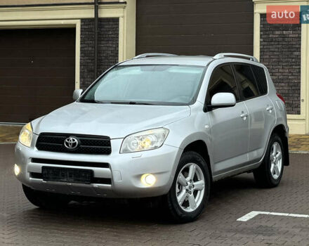Серый Тойота РАВ 4, объемом двигателя 2 л и пробегом 185 тыс. км за 9600 $, фото 2 на Automoto.ua