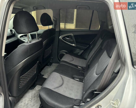 Серый Тойота РАВ 4, объемом двигателя 2 л и пробегом 185 тыс. км за 9600 $, фото 18 на Automoto.ua