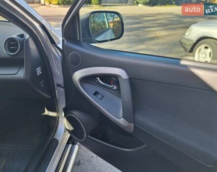 Серый Тойота РАВ 4, объемом двигателя 2 л и пробегом 146 тыс. км за 10600 $, фото 11 на Automoto.ua