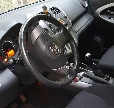 Сірий Тойота РАВ 4, об'ємом двигуна 0 л та пробігом 298 тис. км за 5500 $, фото 2 на Automoto.ua