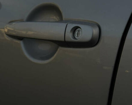 Сірий Тойота РАВ 4, об'ємом двигуна 2 л та пробігом 238 тис. км за 9999 $, фото 44 на Automoto.ua