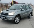 Серый Тойота РАВ 4, объемом двигателя 2 л и пробегом 260 тыс. км за 4250 $, фото 1 на Automoto.ua