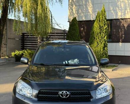 Серый Тойота РАВ 4, объемом двигателя 2 л и пробегом 149 тыс. км за 9500 $, фото 3 на Automoto.ua