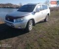 Серый Тойота РАВ 4, объемом двигателя 2.4 л и пробегом 210 тыс. км за 9500 $, фото 3 на Automoto.ua