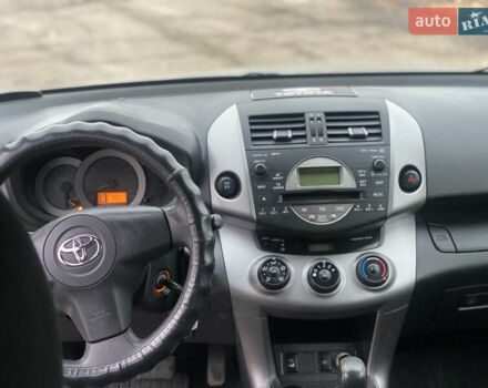 Серый Тойота РАВ 4, объемом двигателя 2 л и пробегом 260 тыс. км за 7500 $, фото 9 на Automoto.ua