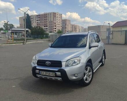 Серый Тойота РАВ 4, объемом двигателя 2 л и пробегом 424 тыс. км за 9000 $, фото 1 на Automoto.ua