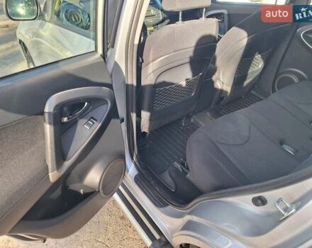 Серый Тойота РАВ 4, объемом двигателя 2 л и пробегом 146 тыс. км за 10600 $, фото 7 на Automoto.ua