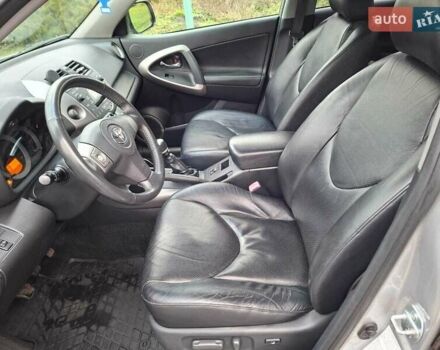 Сірий Тойота РАВ 4, об'ємом двигуна 2.23 л та пробігом 204 тис. км за 9400 $, фото 14 на Automoto.ua