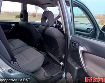 Серый Тойота РАВ 4, объемом двигателя 2 л и пробегом 250 тыс. км за 4250 $, фото 10 на Automoto.ua