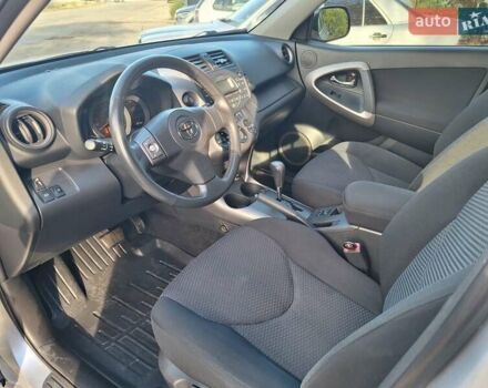 Серый Тойота РАВ 4, объемом двигателя 2 л и пробегом 146 тыс. км за 10600 $, фото 1 на Automoto.ua