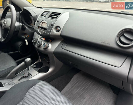 Серый Тойота РАВ 4, объемом двигателя 2 л и пробегом 185 тыс. км за 9600 $, фото 15 на Automoto.ua