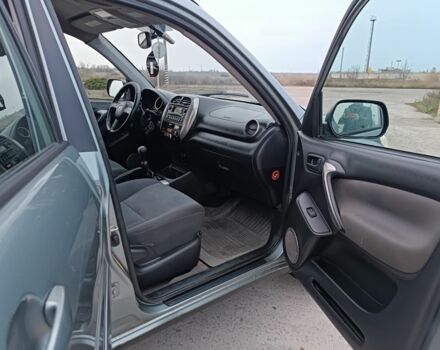 Серый Тойота РАВ 4, объемом двигателя 2 л и пробегом 260 тыс. км за 4250 $, фото 9 на Automoto.ua