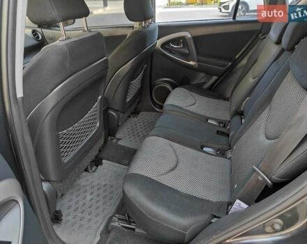 Сірий Тойота РАВ 4, об'ємом двигуна 2 л та пробігом 170 тис. км за 8699 $, фото 38 на Automoto.ua