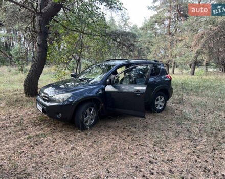 Серый Тойота РАВ 4, объемом двигателя 2.2 л и пробегом 300 тыс. км за 7300 $, фото 2 на Automoto.ua