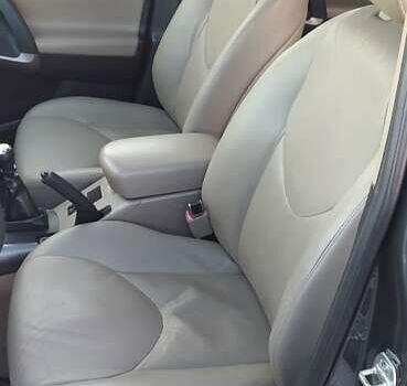 Серый Тойота РАВ 4, объемом двигателя 2.2 л и пробегом 255 тыс. км за 11500 $, фото 16 на Automoto.ua