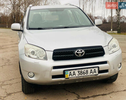 Серый Тойота РАВ 4, объемом двигателя 2 л и пробегом 260 тыс. км за 7500 $, фото 1 на Automoto.ua