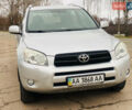 Серый Тойота РАВ 4, объемом двигателя 2 л и пробегом 260 тыс. км за 7500 $, фото 1 на Automoto.ua