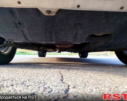 Серый Тойота РАВ 4, объемом двигателя 2 л и пробегом 196 тыс. км за 9100 $, фото 6 на Automoto.ua