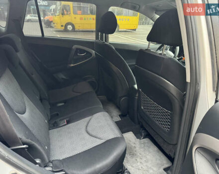 Серый Тойота РАВ 4, объемом двигателя 2 л и пробегом 185 тыс. км за 9600 $, фото 17 на Automoto.ua