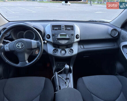 Серый Тойота РАВ 4, объемом двигателя 2 л и пробегом 260 тыс. км за 8700 $, фото 15 на Automoto.ua