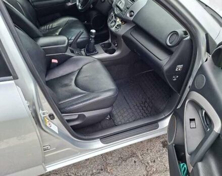 Сірий Тойота РАВ 4, об'ємом двигуна 2.23 л та пробігом 204 тис. км за 9400 $, фото 1 на Automoto.ua