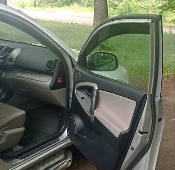 Серый Тойота РАВ 4, объемом двигателя 2.36 л и пробегом 213 тыс. км за 8500 $, фото 18 на Automoto.ua