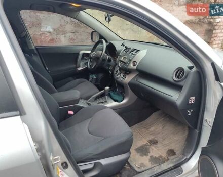 Серый Тойота РАВ 4, объемом двигателя 2 л и пробегом 160 тыс. км за 9300 $, фото 4 на Automoto.ua