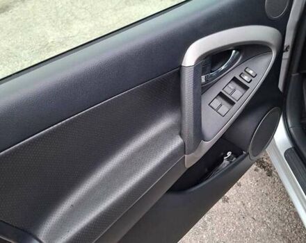 Сірий Тойота РАВ 4, об'ємом двигуна 2.23 л та пробігом 204 тис. км за 9400 $, фото 3 на Automoto.ua