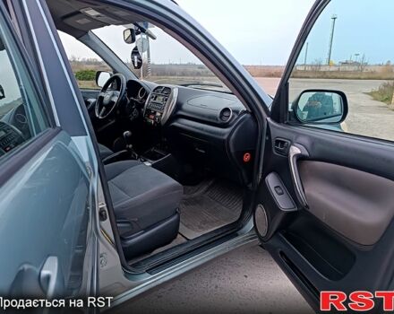Серый Тойота РАВ 4, объемом двигателя 2 л и пробегом 250 тыс. км за 4250 $, фото 9 на Automoto.ua
