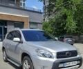 Серый Тойота РАВ 4, объемом двигателя 2 л и пробегом 190 тыс. км за 8000 $, фото 1 на Automoto.ua