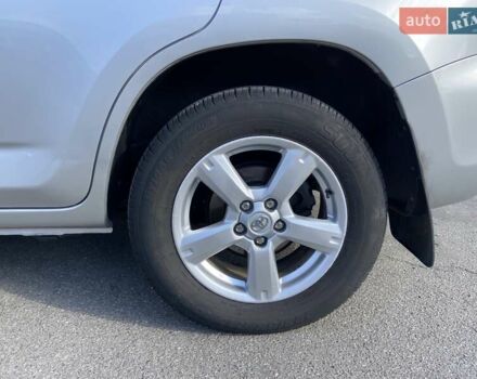 Серый Тойота РАВ 4, объемом двигателя 2 л и пробегом 255 тыс. км за 8800 $, фото 9 на Automoto.ua