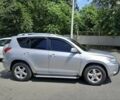 Серый Тойота РАВ 4, объемом двигателя 2 л и пробегом 190 тыс. км за 8000 $, фото 1 на Automoto.ua