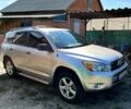 Сірий Тойота РАВ 4, об'ємом двигуна 2.4 л та пробігом 225 тис. км за 8500 $, фото 1 на Automoto.ua