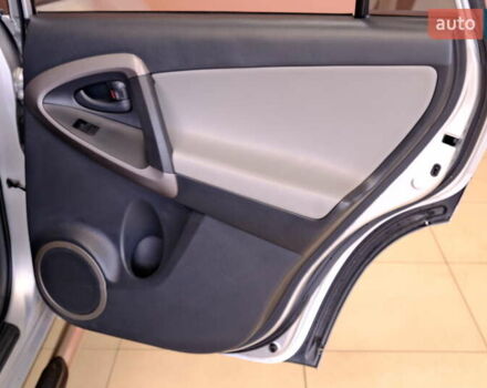 Сірий Тойота РАВ 4, об'ємом двигуна 2.36 л та пробігом 164 тис. км за 9900 $, фото 30 на Automoto.ua