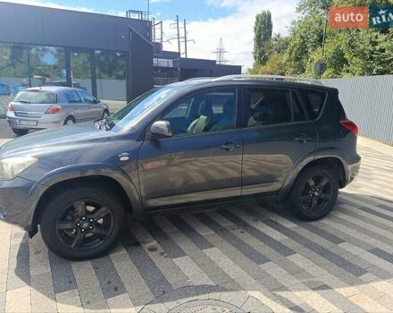 Сірий Тойота РАВ 4, об'ємом двигуна 2.2 л та пробігом 317 тис. км за 8300 $, фото 1 на Automoto.ua