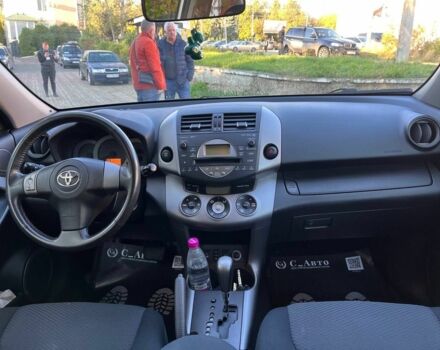 Сірий Тойота РАВ 4, об'ємом двигуна 2 л та пробігом 145 тис. км за 10500 $, фото 10 на Automoto.ua