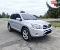 Серый Тойота РАВ 4, объемом двигателя 2 л и пробегом 177 тыс. км за 10499 $, фото 1 на Automoto.ua