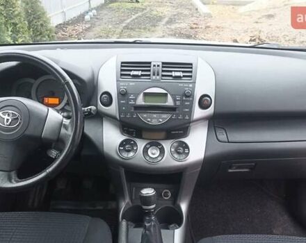 Сірий Тойота РАВ 4, об'ємом двигуна 2.2 л та пробігом 259 тис. км за 8950 $, фото 3 на Automoto.ua