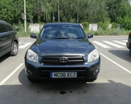 Серый Тойота РАВ 4, объемом двигателя 2 л и пробегом 240 тыс. км за 4500 $, фото 1 на Automoto.ua