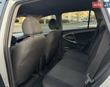 Серый Тойота РАВ 4, объемом двигателя 2.23 л и пробегом 312 тыс. км за 7599 $, фото 19 на Automoto.ua