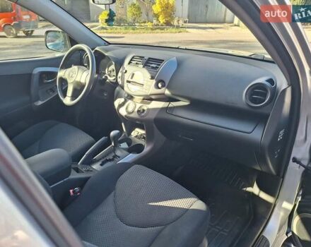 Серый Тойота РАВ 4, объемом двигателя 2 л и пробегом 146 тыс. км за 10600 $, фото 15 на Automoto.ua