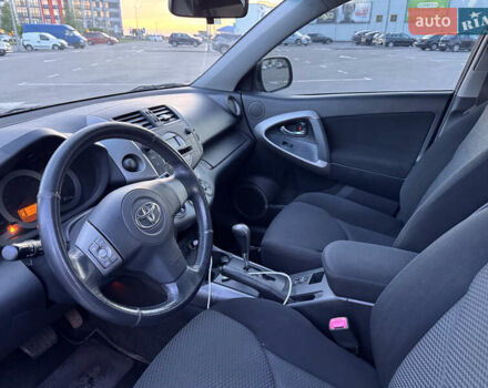 Сірий Тойота РАВ 4, об'ємом двигуна 2 л та пробігом 260 тис. км за 8700 $, фото 13 на Automoto.ua